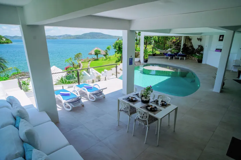 Stunning luxe 220sm villa by the sea entirely private with own pool - Image 1
