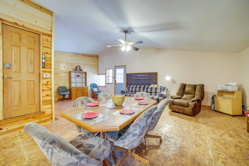 Rustic Apartment w/ Sunset Views in Elkhart! - Interiør