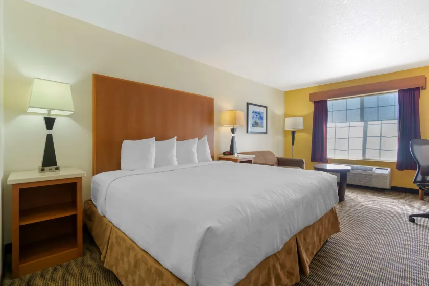 Best Western Plus Park Place Inn & Suites - Image 1
