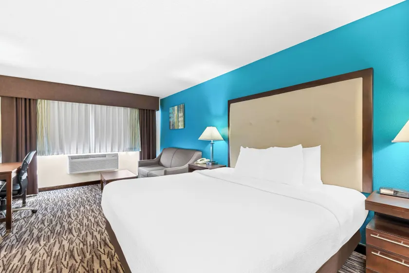 Best Western Baraboo Inn - Image 1