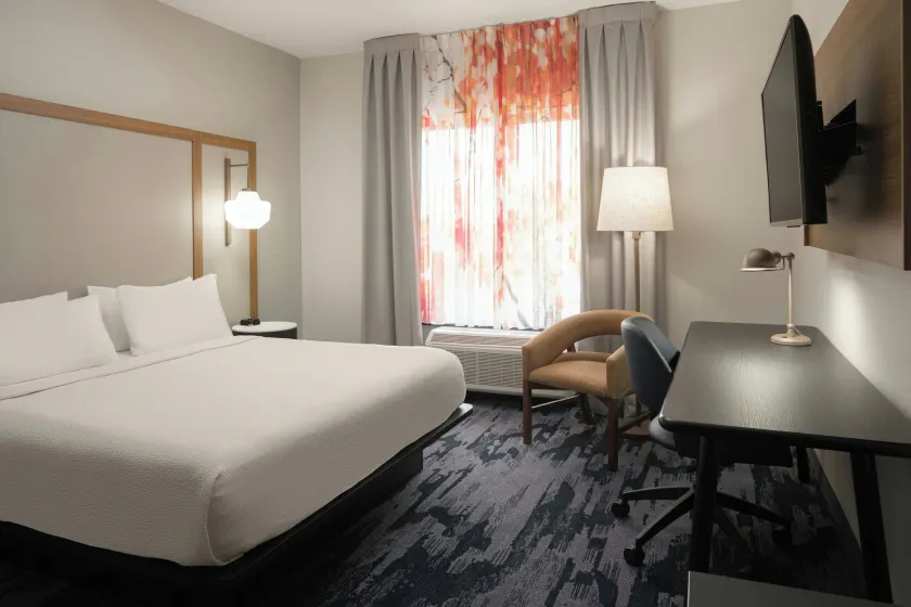 Fairfield Inn and Suites Cleveland - Image 1