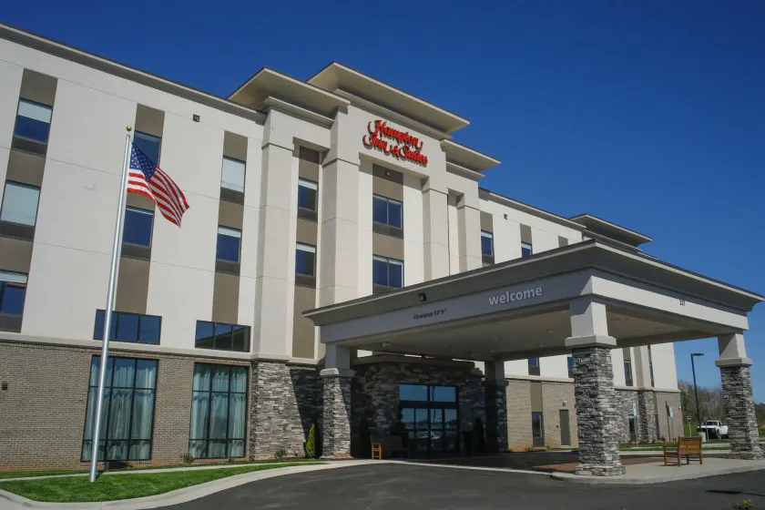 Hampton Inn & Suites Forest City - Image 1