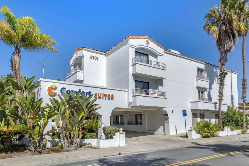Comfort Suites San Clemente Beach - Image 1