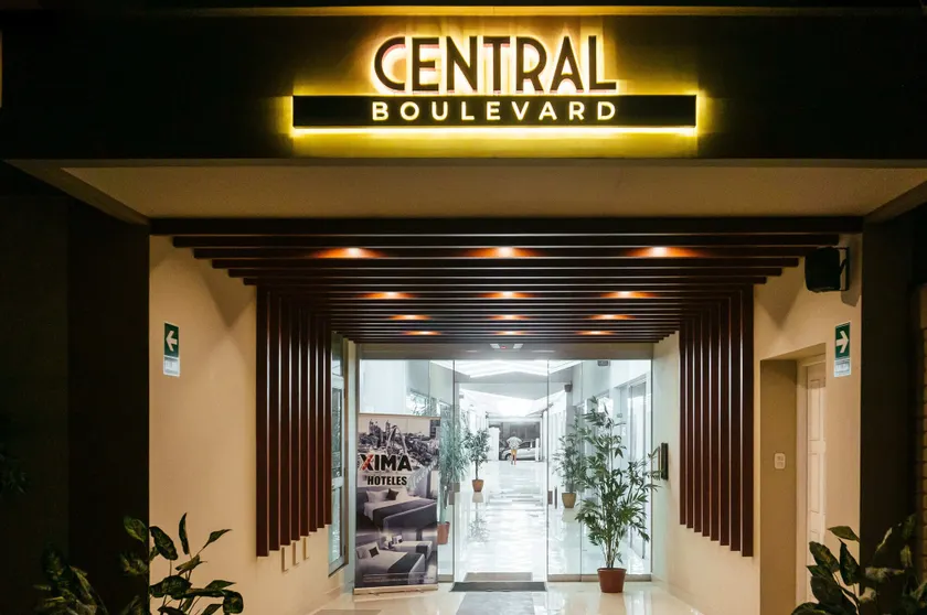 Xima Central Tacna - Interior entrance