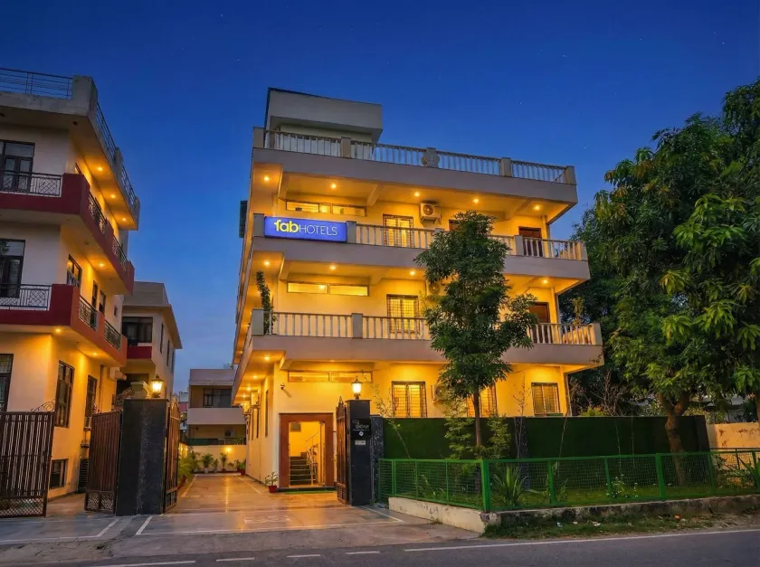 Fabhotel Sai Village - Image 1