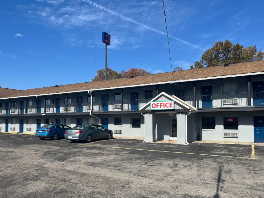 Studio 6 Suites Hurricane, WV - Image 1