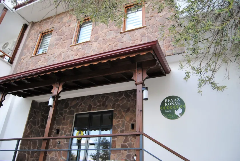 Beyaz Konak Gure - Image 1