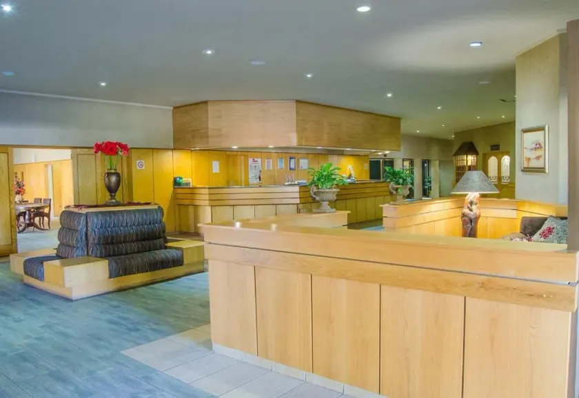 Midway Inn - Lobby