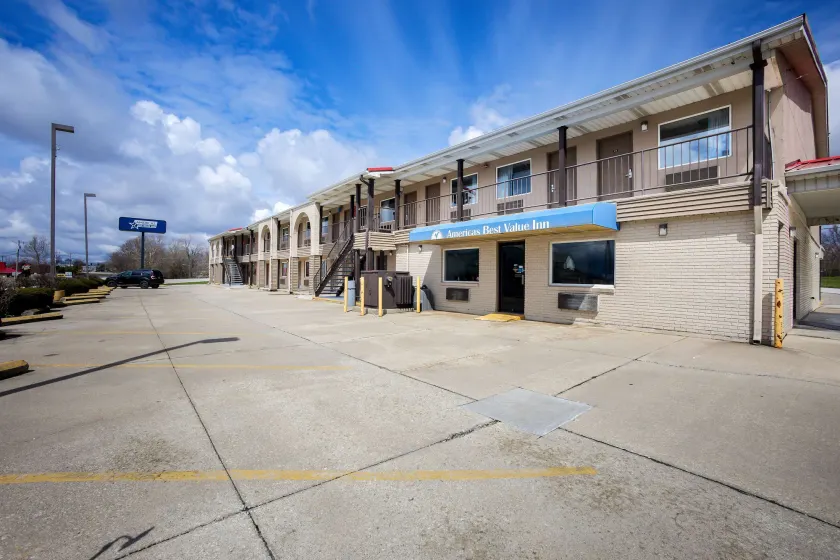 Americas Best Value Inn-Celina - Image 1