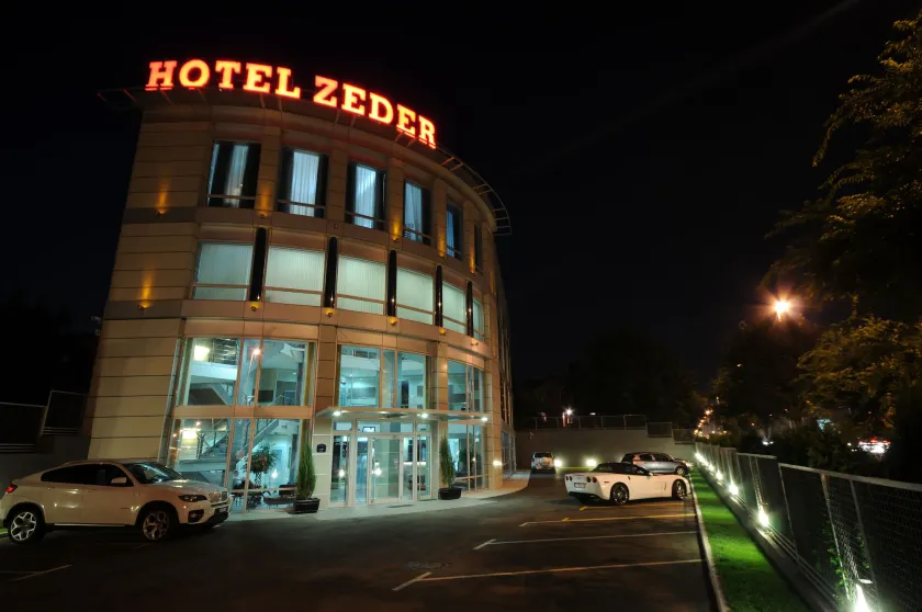 Hotel Zeder Garni - Image 1