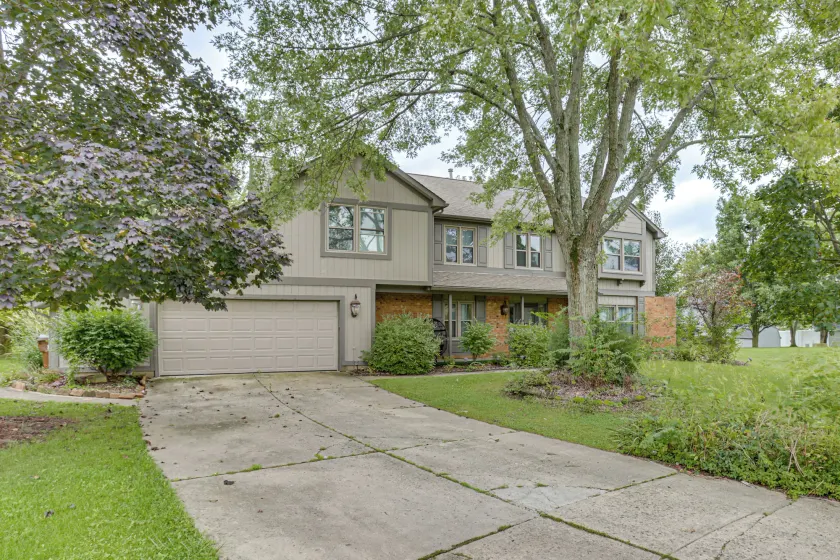 Families Welcome! Spacious Suburban Home in Dayton - Image 1