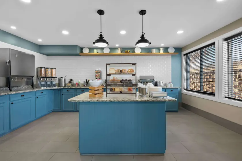 Country Inn & Suites by Radisson, Near The National Sports Center, Coon Rapids, MN - Image 1