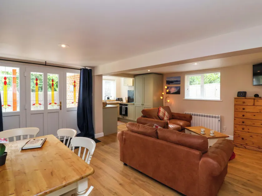 Poddington Cottage - Image 1
