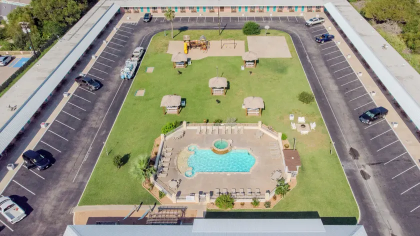 Shark Reef Resort Motel & Cottages - Image 1