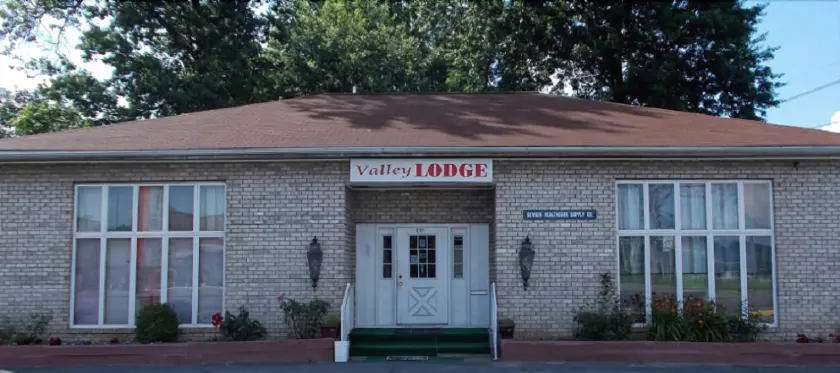 Valley Lodge Motel - Image 1