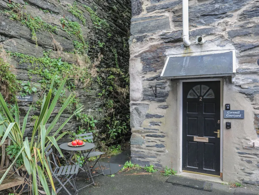 Cornhill Courtyard - Image 1