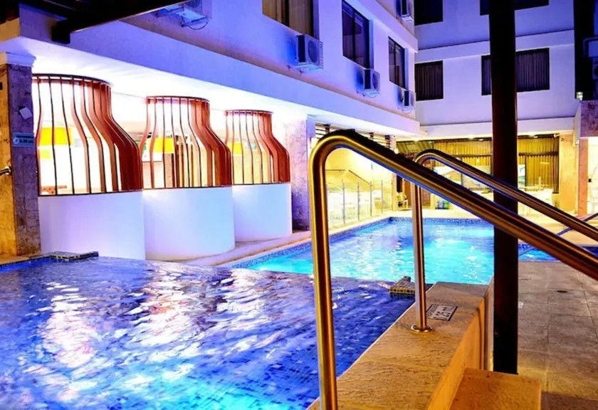 Hotel La Riviera - Image 1