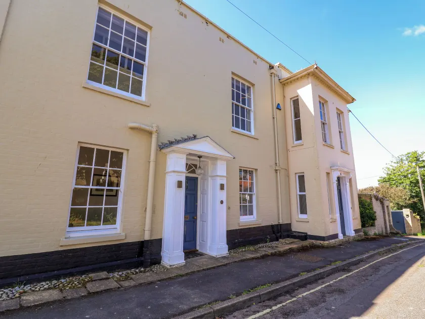 The Middle House - Image 1