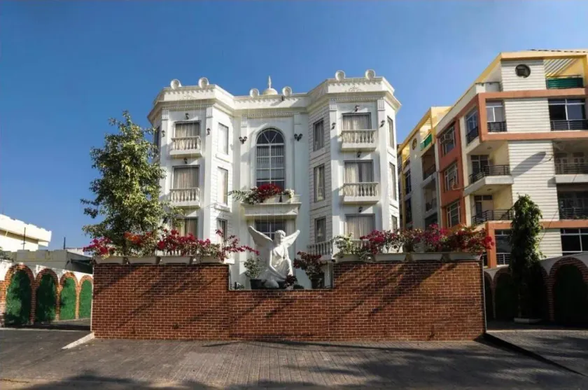 Hotel Magenta-City Center Bani Park Jaipur - Image 1