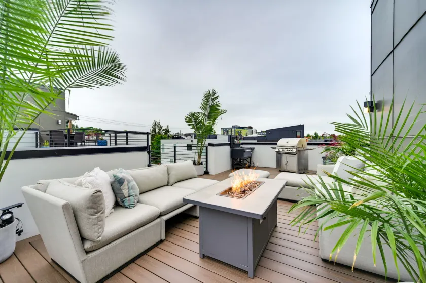 Luxury Seattle Home w/ Rooftop Deck + Fire Pit! - Image 1