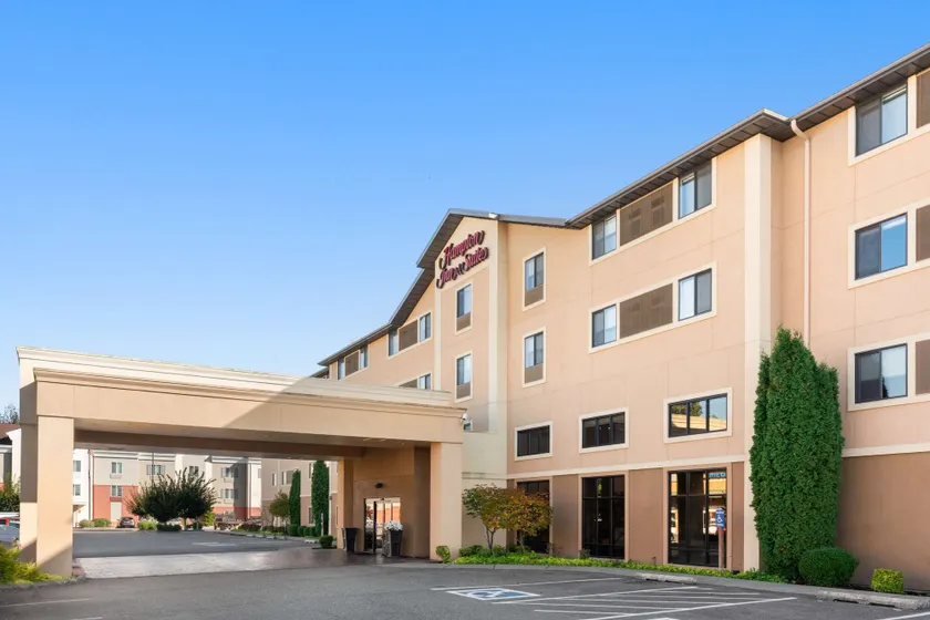 Hampton Inn & Suites Burlington - Image 1