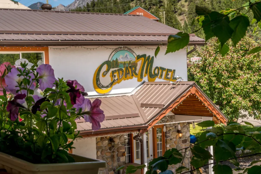 Cedar Motel - Image 1
