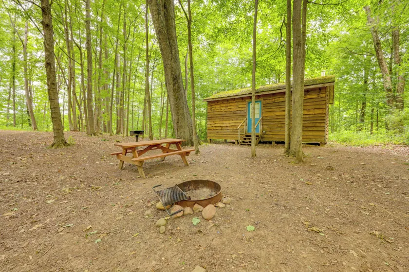 Cozy Cabin Retreat at Letchworth Valley Resort - Image 1
