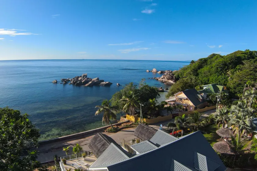 SEA SPLASH SELF CATERING And La Petite Maison - Image 1