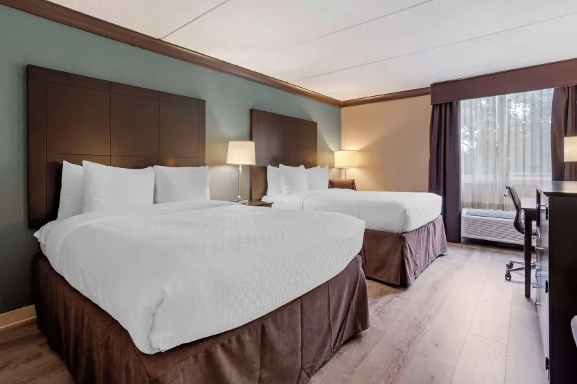 Best Western Plus Kingston Hotel and Conference Center - Image 1