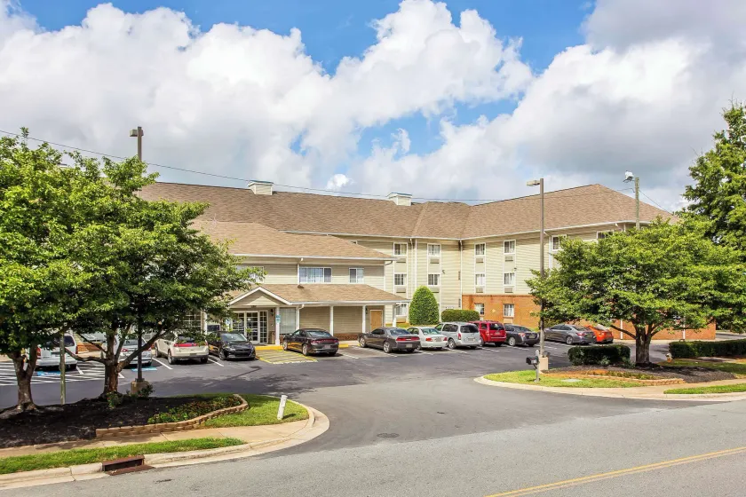 Suburban Studios near University of North Carolina-Charlotte - Image 1