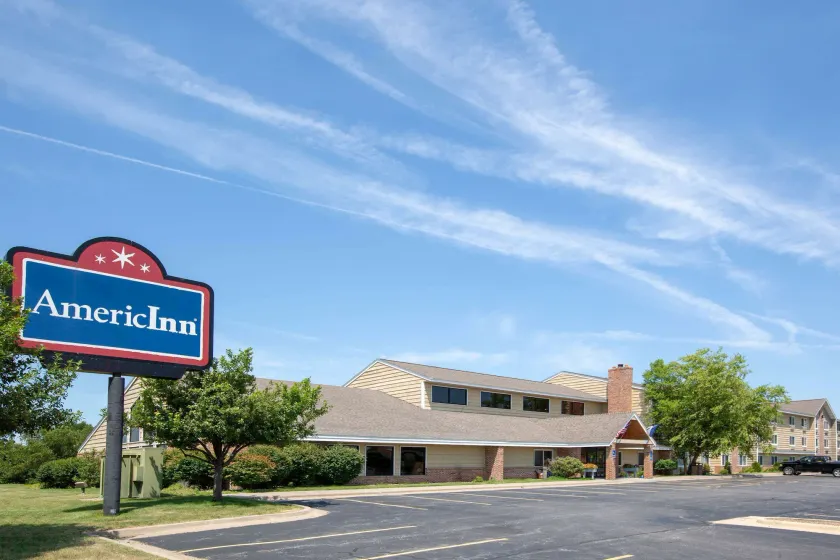 AmericInn by Wyndham Coralville - Image 1