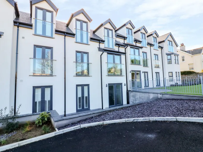 6 Bay View - Image 1