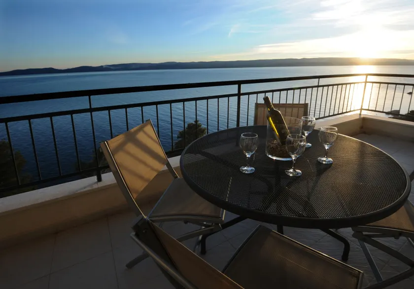 Citybreak Apartman With Private Beach Near Split - Image 1