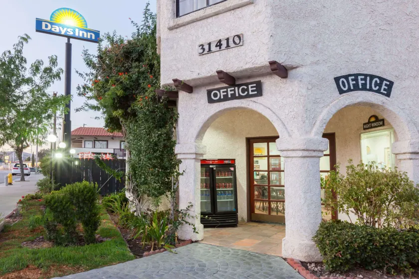 Days Inn by Wyndham Castaic Six Flags Magic Mountain - Image 1