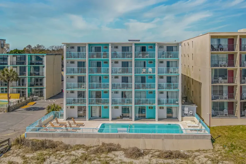 Southern Breeze Ocean Front Hotel - Image 1