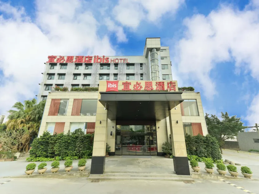 Ibis Guangzhou Pazhou Convention and Exhibition Center Haizhu Wetland Park - Image 1