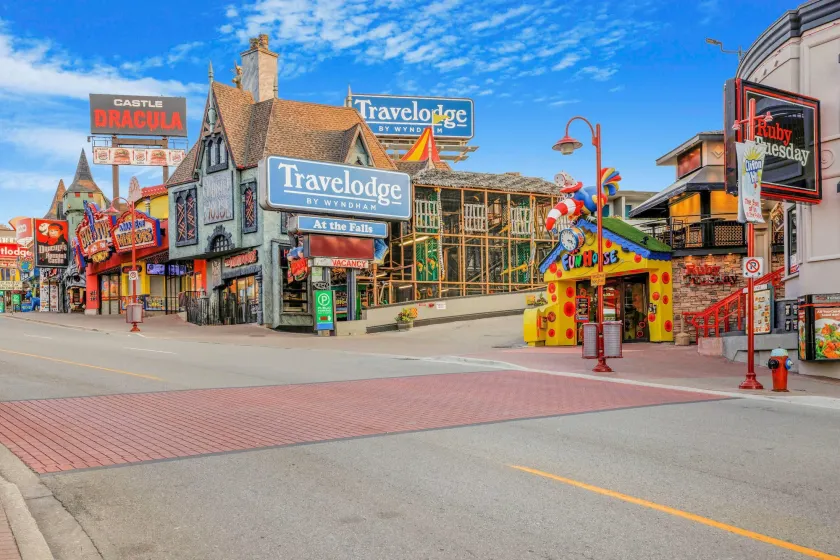 Travelodge by Wyndham Niagara Falls At the Falls - Image 1