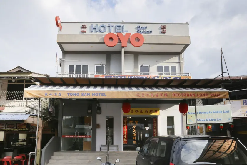 OYO 89915 East Mount Hotel - Image 1