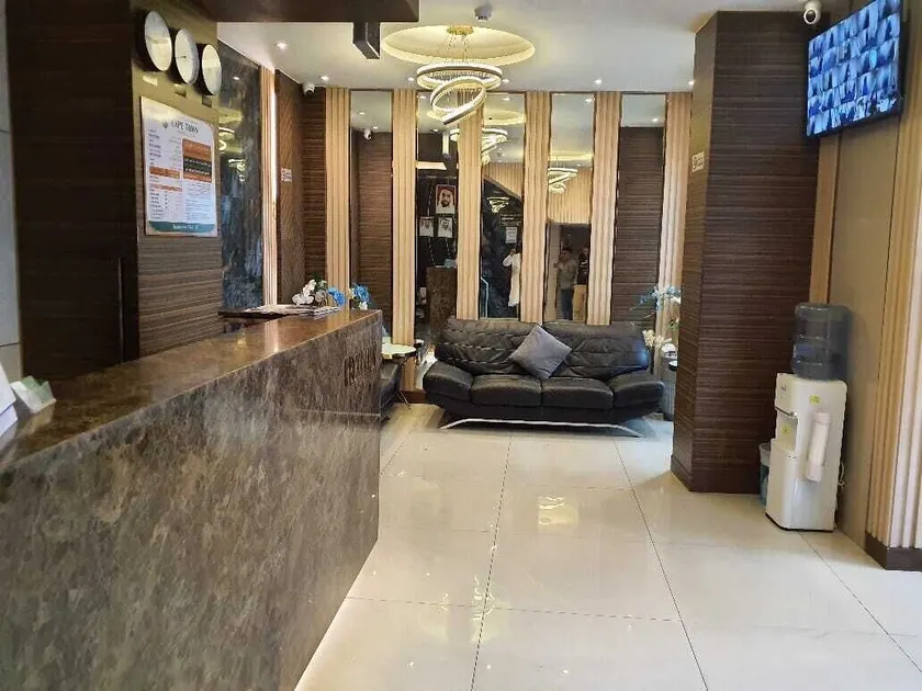CAPE TOWN HOTEL  - Image 1