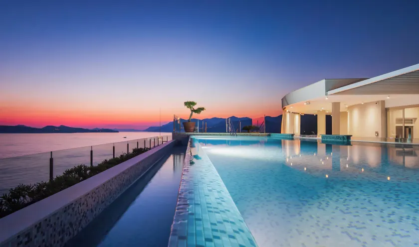 Royal Blue Hotel - Image 1