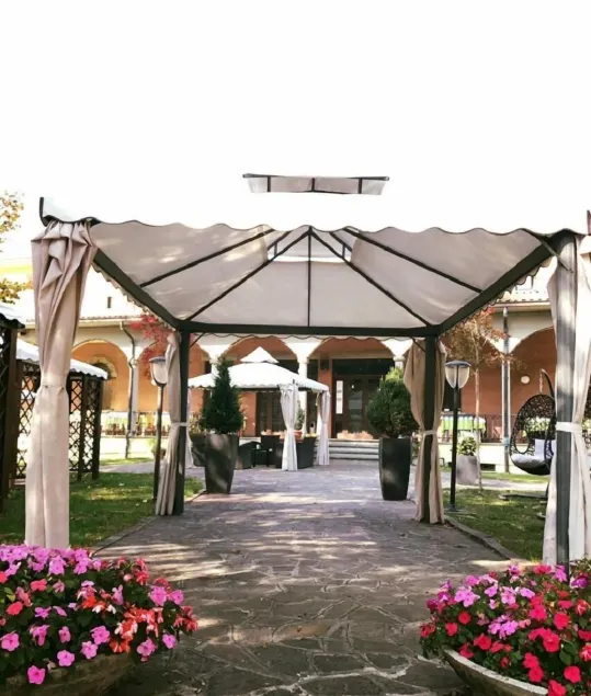 Hotel Ristorante Gallo D'Oro - Image 1