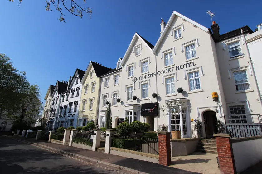 Queens Court Hotel - Image 1