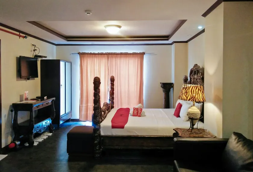 RedDoorz Plus New Era Budget Hotel Mabolo former RedDoorz near Landers Superstore Cebu City - Image 1