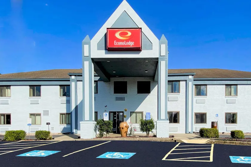 Econo Lodge Shelbyville - Image 1