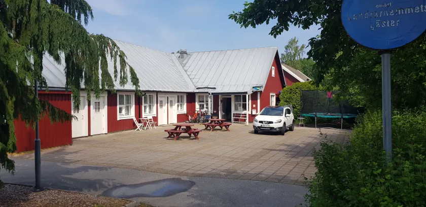 Perssons i Backens Pensionat- Sjötorps Vandrarhem & Rum - Image 1