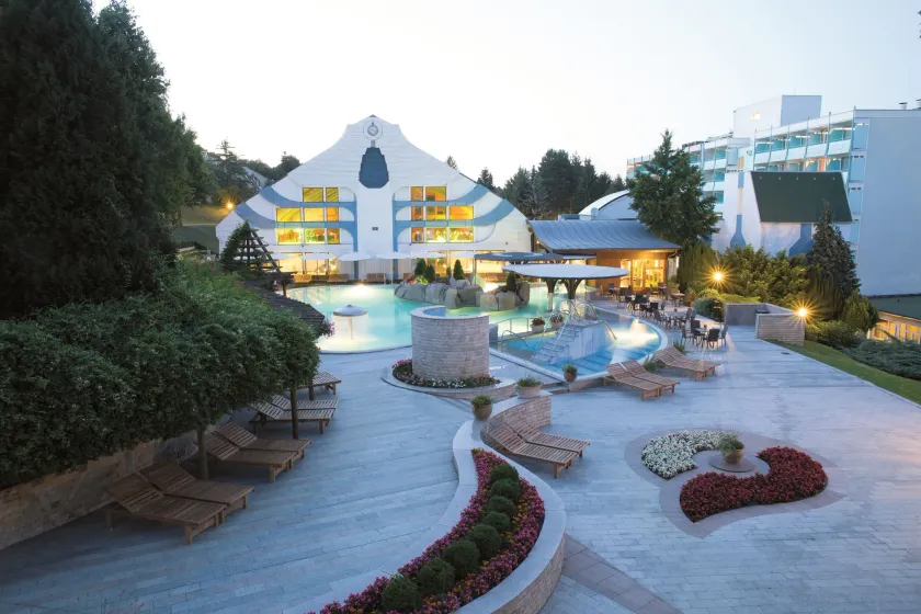 Hotel Carbona Thermal Spa - Image 1