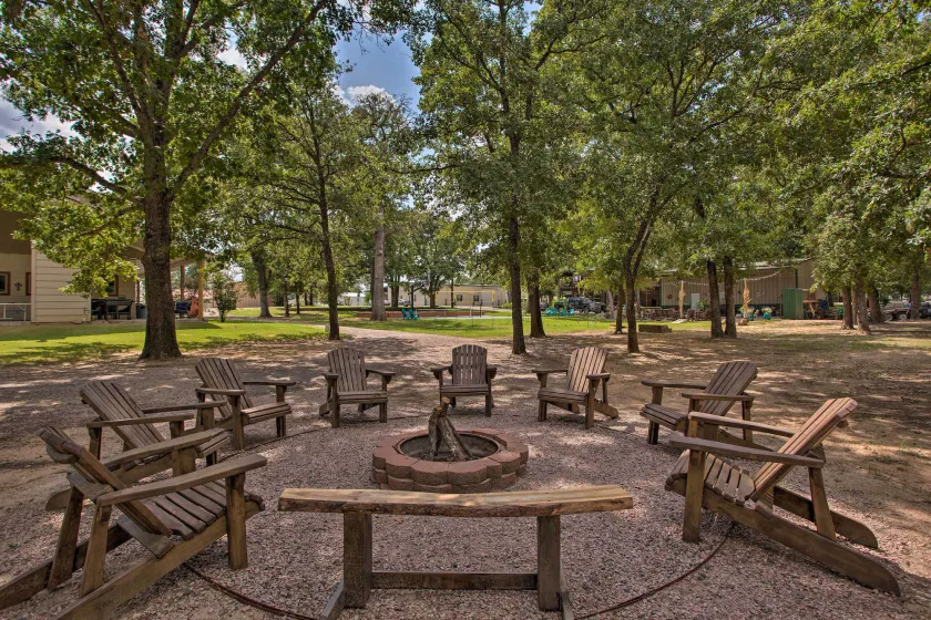 All-Encompassing Family Retreat Near Lake Texoma! - Image 1