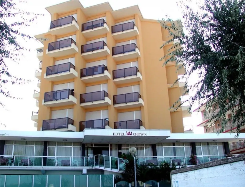 Hotel Crown - Image 1