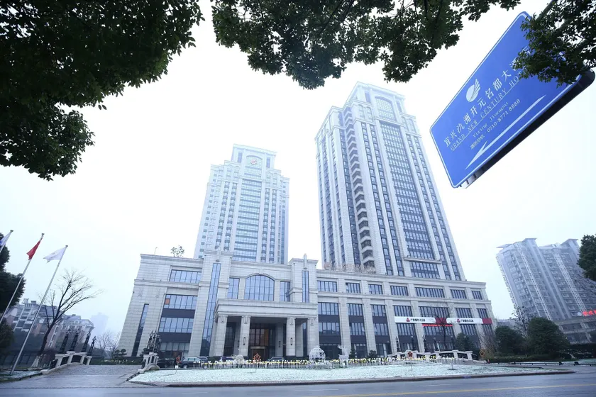Grand New Century Hotel Yixing - Image 1
