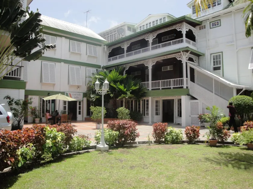 Cara Lodge Hotel - Image 1